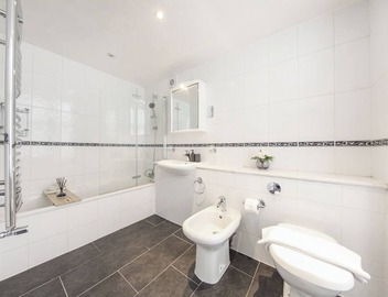 Hertford Flat 5 5