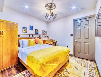 Neocolonial Quarters 3