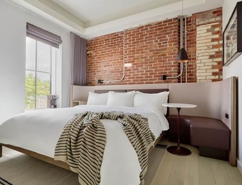 Lark Hotels 907 Main 5
