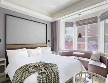 Lark Hotels 907 Main 3