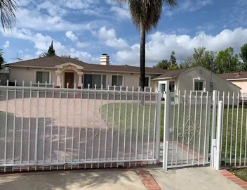 3-bedroom house, pool and other amenities in amazing Tarzana area of Los Angeles 2