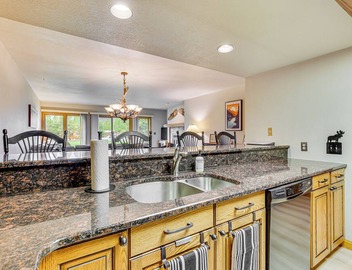 Steps to Shadow Mountain Lake: Grand Lake Condo 3