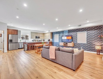 Luxurious Townhome 5