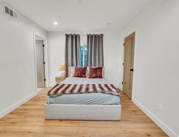 Luxurious Townhome 4