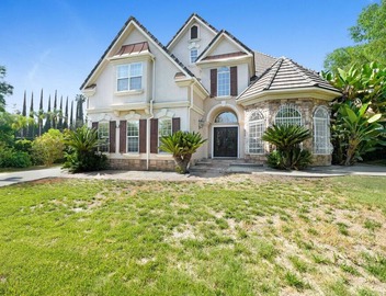 Hillside Pool Haven: 6 bedrooms, with fitness area, and wide backyard 2