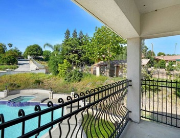 Hillside Pool Haven: 6 bedrooms, with fitness area, and wide backyard 3