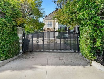 Hillside Pool Haven: 6 bedrooms, with fitness area, and wide backyard 4
