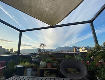 Peaceful Artists Garden Loft in the heart of Vancouver Chinatown. Pet-Friendly! 3