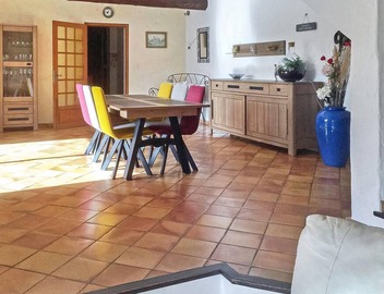 Nestled in the scenic hills of Fontaine de Vaucluse, this holiday home with a private enclosed pool 4