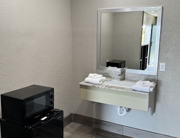 Nola Inn & Suites 5