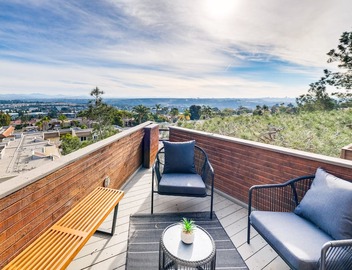 Stunning Del Mar Home w/Deck: 1 Mi to Beach! 4
