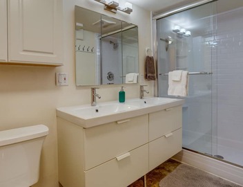Charming & Cozy Seattle Apartment w/ Fireplace! 5