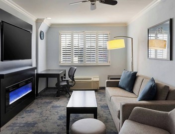 City Express By Marriott Manhattan Beach 4