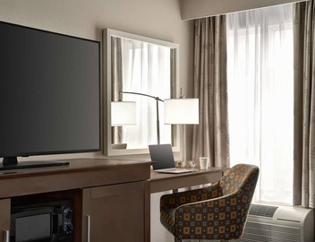 Hampton Inn New Orleans-St. Charles Ave./Garden District 5