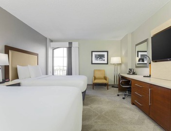 DoubleTree by Hilton Austin - University Area 5