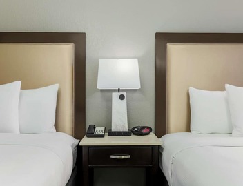DoubleTree by Hilton Austin - University Area 3