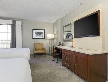 DoubleTree by Hilton Austin - University Area 4