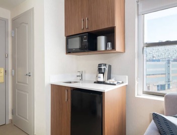 Holiday Inn Express & Suites Boston - Cambridge by IHG 3