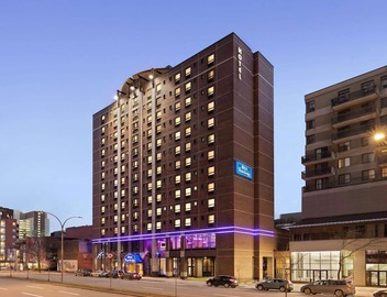 Travelodge Hotel by Wyndham Montreal Centre 5