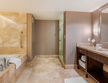 Omni Los Angeles Hotel at California Plaza 3