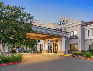 Best Western Valencia/Six Flags Inn & Suites 2