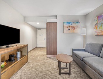 Best Western Valencia/Six Flags Inn & Suites 5