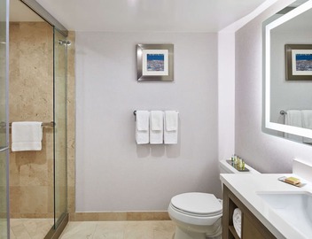 DoubleTree by Hilton Torrance - South Bay 2