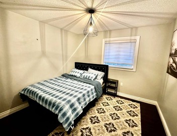 Deluxe Queen in the heart of Heartland 3