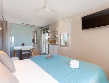 Luxury 1 bedroom apartment with private rooftop terrace in Barceloneta 3