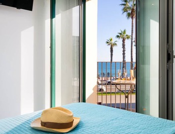 Modern Beachfront Apartment with Balcony & Stunning Sea Views in Barceloneta 5