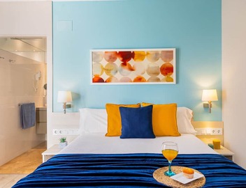 Stunning 2-Bedroom Apartment with Sea View in Barceloneta 5