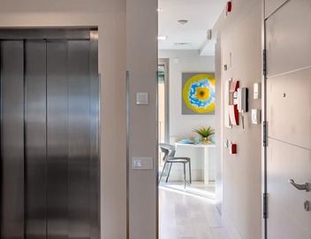 Stunning 2-Bedroom Apartment with Sea View in Barceloneta 3