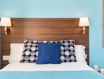 Stunning 2-Bedroom Apartment with Sea View in Barceloneta 4