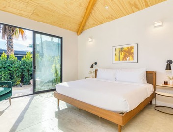 Blackhaus Full Buyout by AvantStay | 16-Room Hotel 3