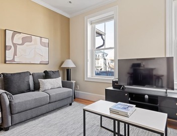 Charming Somerville 1BR nr Sullivans Square T, by Blueground 5