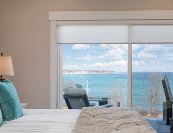 🌆 539 Bay St Downtown Lakeview Condo | 103E - Waterfront, Free Parking, Moments from festival grounds 2