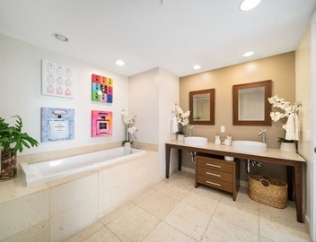 5-star HIGH floor corner hotel condo. City & Water Views. 2 bed & 2 full bath 4