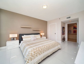 5-star HIGH floor corner hotel condo. City & Water Views. 2 bed & 2 full bath 3