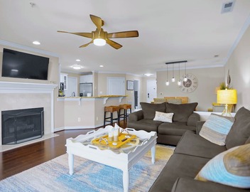 Bay Breeze by SoCharm | Luxurious Waterfront Condo 3