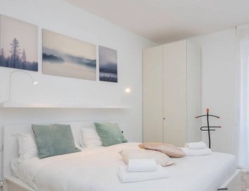 HomeLovers Spacious Flat Close to Central Station 2
