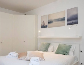 HomeLovers Spacious Flat Close to Central Station 5