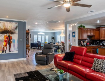 Stunning, Pvt Lux Home-Modern Vibe-King Bed, Jacuzzi, Fire Pit, BBQ, Much More! 5