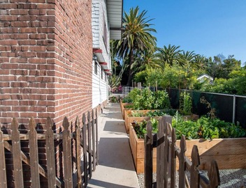 Gated Hollywood Hills Apt plus Washer/Dryer 5
