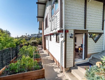 Gated Hollywood Hills Apt plus Washer/Dryer 3