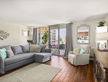 1 BED-Sunny Apt-Denver- Pool, gym, sauna, Walk to dining, shops, hospitals; 4