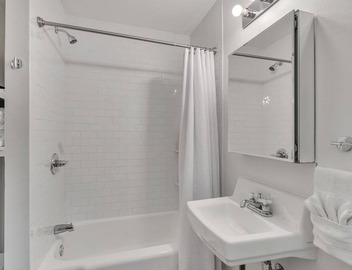 Vibrant New Orleans Apartment with Off-Street Parking Near Garden District 2