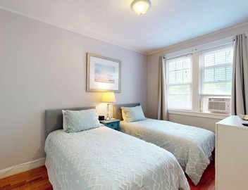 Steps to Longwood Medical,MBTA,Boston,shopping,pkg 4