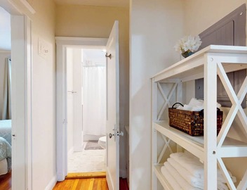 Steps to Longwood Medical,MBTA,Boston,shopping,pkg 5