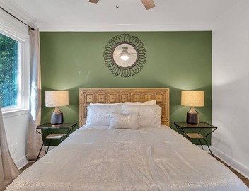 Charming Apt Close to the Garden District, Wi-Fi, Off-Street Parking, and More! 4