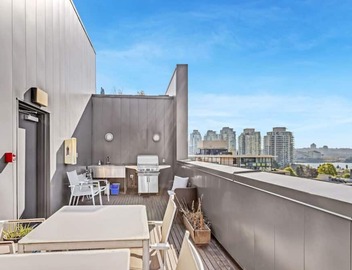 The Zen Loft: Shared Rooftop Bliss with City Views 5